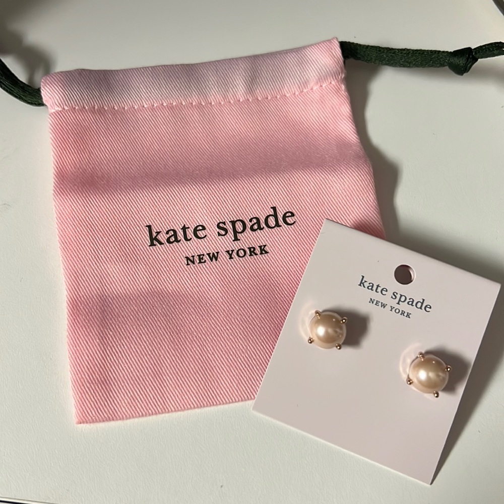 ♠️ Kate Spade ♠️ Gumdrop studs in blush pearl